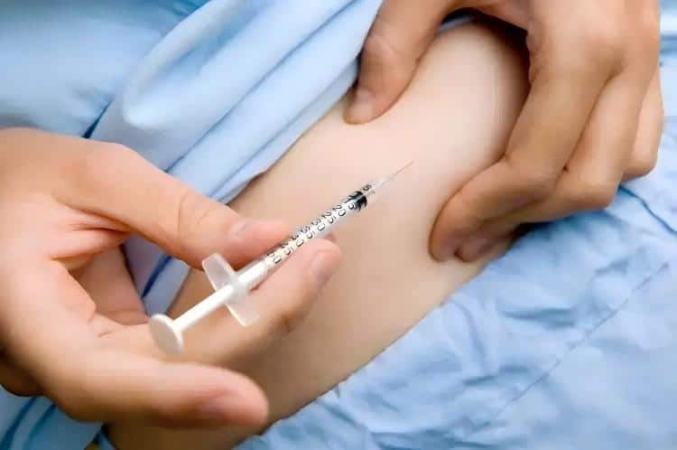 correct-needle-insertion-angle-injection-technique-demonstration