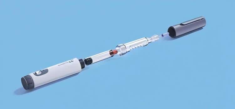 Smart-Bluetooth-Enabled-Insulin-Pen-Connected-To-Smartphone-App-Displaying-Dosage-Data