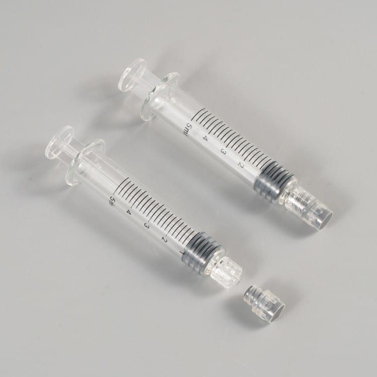 Glass-vs-Plastic-Syringe-Material-Comparison