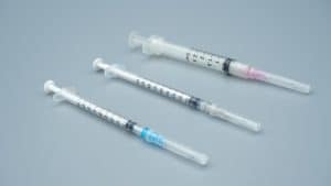 training-healthcare-staff-on-safety-syringe