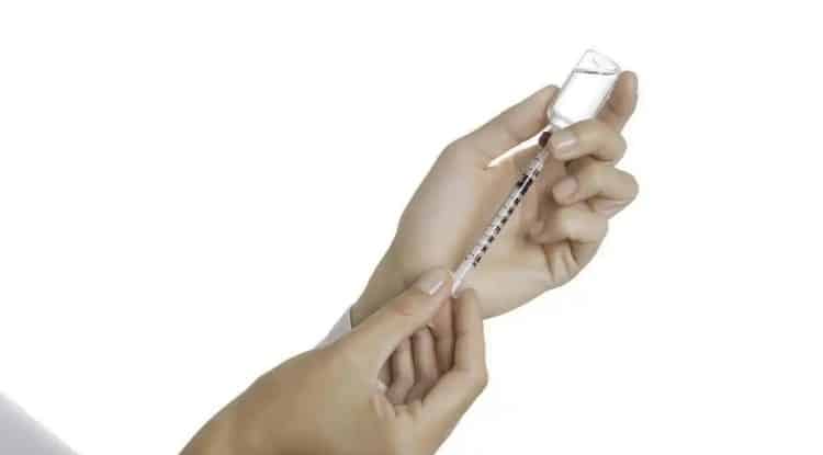 syringe-vs-insulin-pen-comparison-diabetes-management-tools