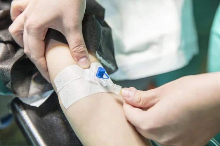 iv-catheter-complications-phlebitis-infection-prevention-specialized-hospital-care-management