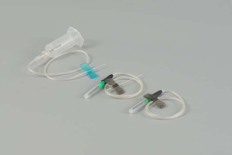 hospital-procurement-team-evaluating-medical-blood-collection-needle-suppliers