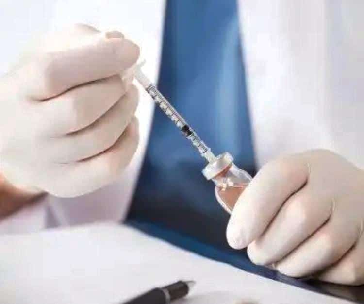 iso-certified-cleanroom-facility-insulin-syringe-assembly-manufacturing-environment