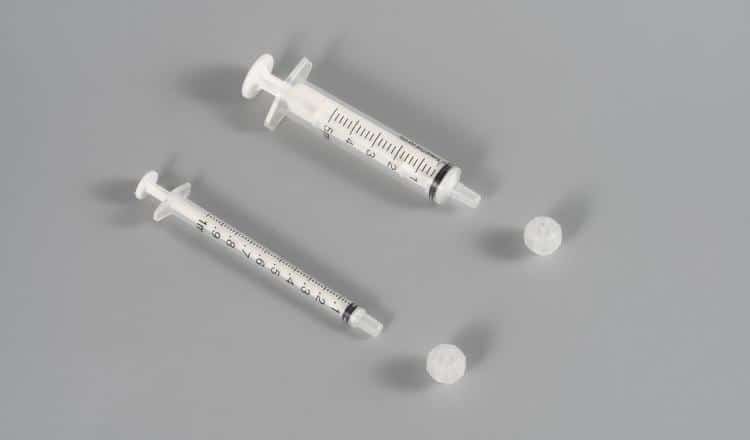 medical-dosage-accuracy-comparison-chart-traditional-spoon-versus-oral-syringe-method