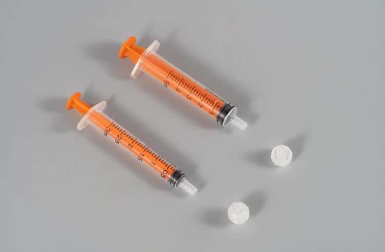 modern-pharmaceutical-manufacturing-facility-with-automated-oral-syringe-production-line