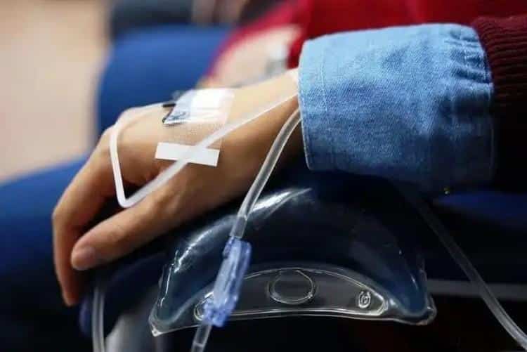 butterfly-needle-insertion-technique-blood-flashback-visualization-clinical-best-practices-training