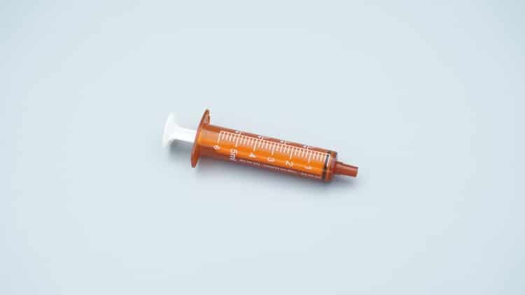hospital-pharmacy-storage-light-sensitive-vitamins-antibiotics-oncology-drugs-amber-syringe-protection-system