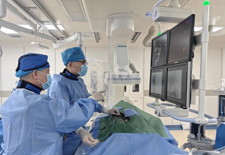 modern-angiography-high-pressure-injector-control-console-medical-imaging-equipment