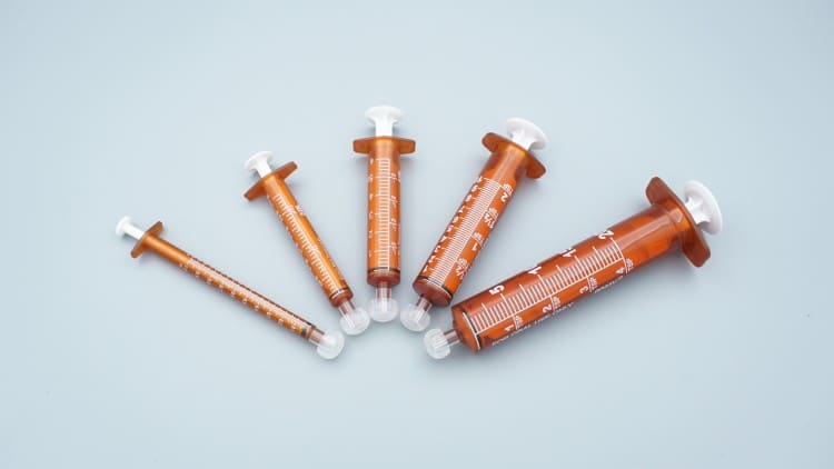 pediatric-nurse-using-oral-syringe-for-safe-medication-administration-to-infant-patient
