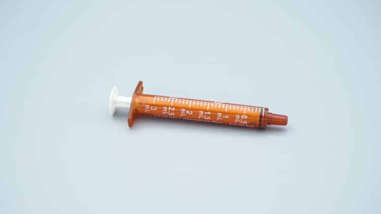 uv-vis-spectrophotometer-testing-amber-syringe-light-transmission-rates-optical-performance-laboratory-analysis