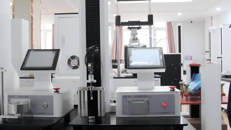 Filename medical-syringe-quality-control-laboratory-testing-dimensional-verification-equipment