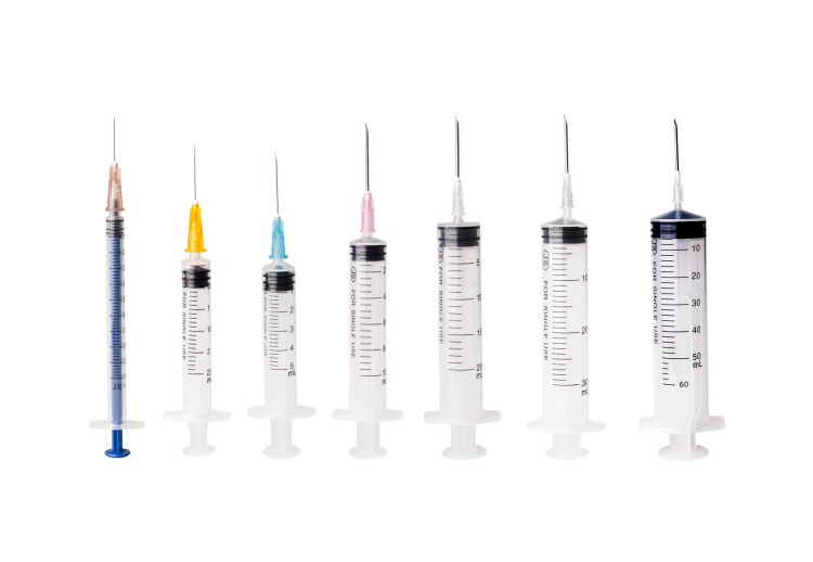 custom-printed-syringes-with-company-logo-and-brand-design-showcase