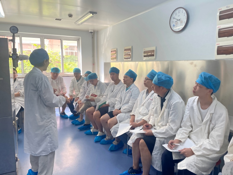 kohope-medical-professional-consultant-assisting-healthcare-facility-with-syringe-selection-guidance