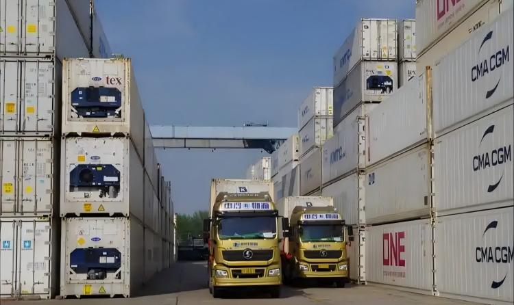 international-shipping-containers-pharmaceutical-cold-chain-logistics-transportation-port