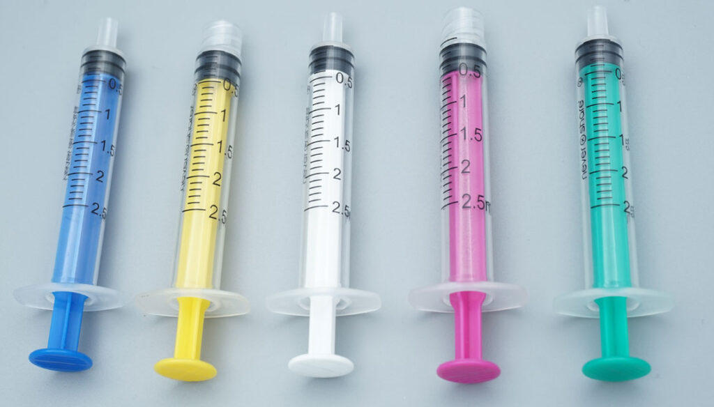 2.5ml Syringe Multi Color Plunger Set Front View Insulin Syringe Luer Lock Syringe Syringe Needle System