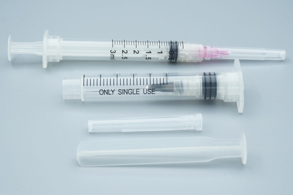 How to Use a Retractable Safety Syringe: A Simple Guide for Buyers and Healthcare Teams