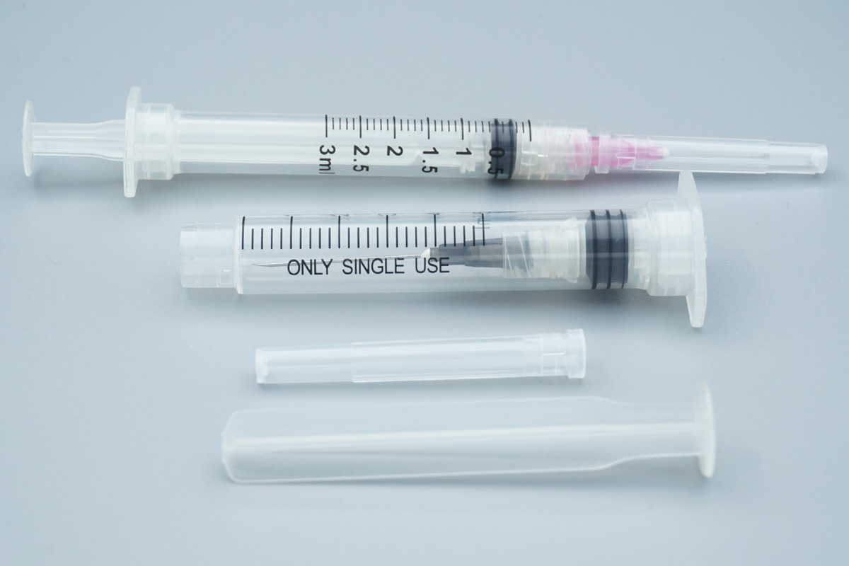 Retractable needle safety syringes - full product display Retractable needle safety syringes - full product display